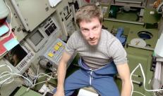 What not to do in space (9 photos)