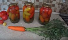 Tomates marinées avec oignons et carottes dans des pots d'un litre - une recette avec des photos étape par étape pour l'hiver Tomates marinées avec des carottes pour les recettes d'hiver